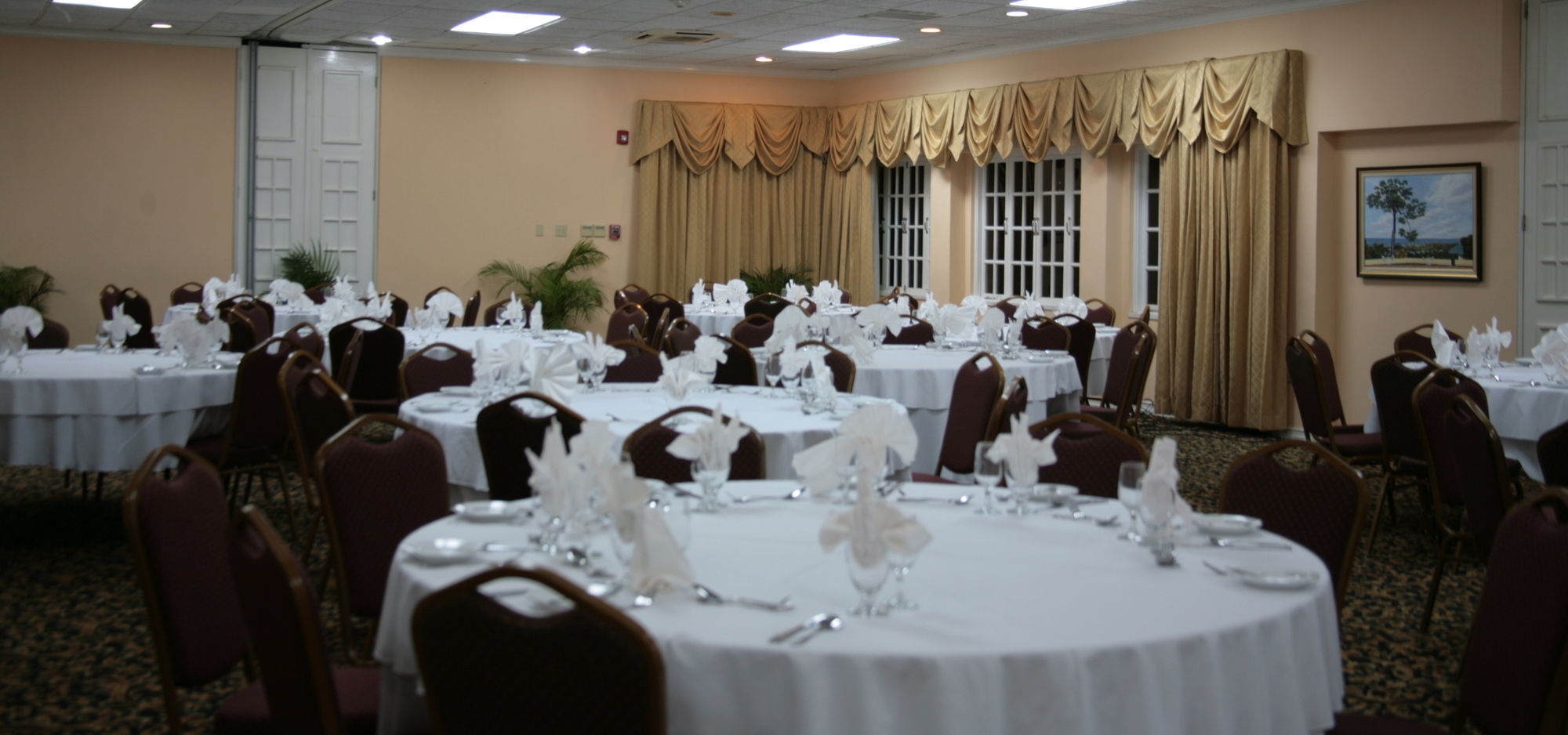 Cardiff Hotel And Spa Runaway Bay Exterior foto